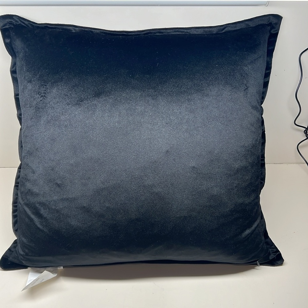 October Sky Halloween Skull Decorative Pillow - Nwt’s - Picture 4 of 13